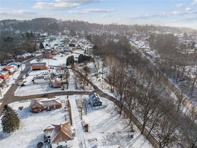 1095 Francis Blvd, New Kensington, PA 15068