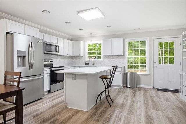 2948 Lashmit Drive, Winston-salem, NC 27103