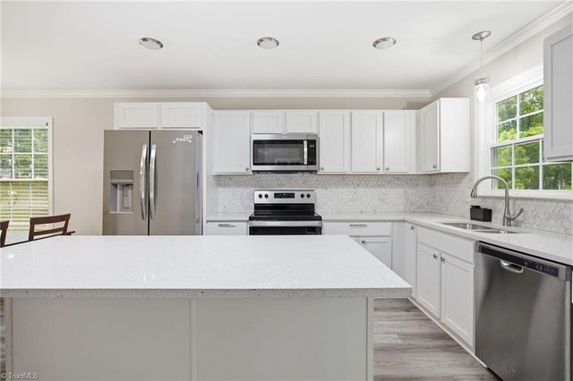2948 Lashmit Drive, Winston-salem, NC 27103