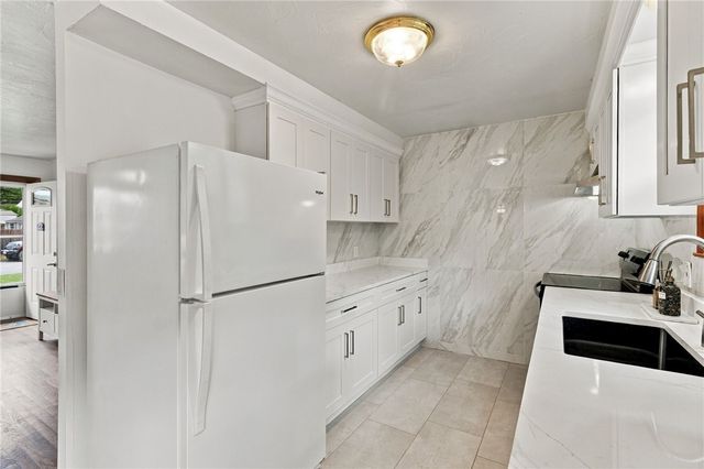 11 Dupont Circle, North Kingstown, RI 02852