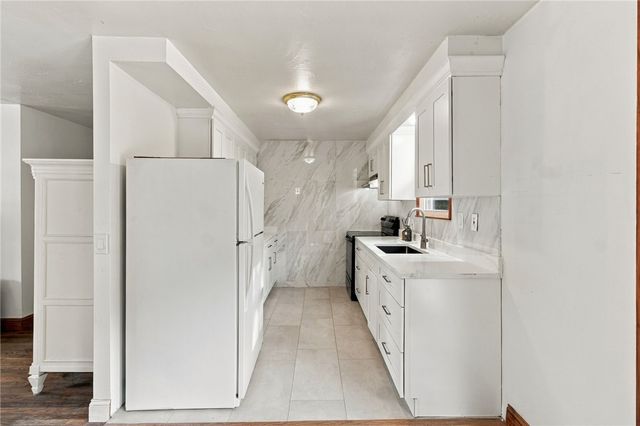 11 Dupont Circle, North Kingstown, RI 02852