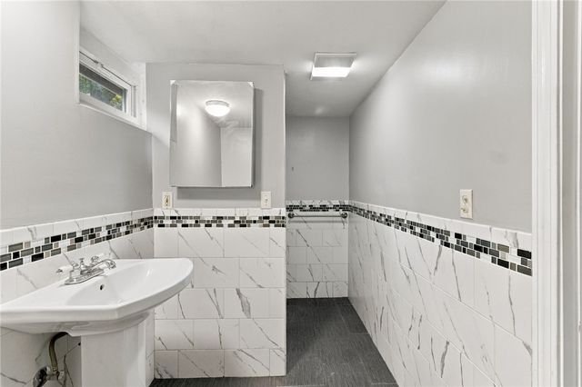 11 Dupont Circle, North Kingstown, RI 02852