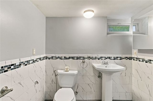 11 Dupont Circle, North Kingstown, RI 02852