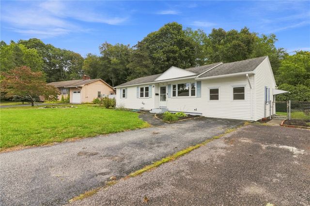 11 Dupont Circle, North Kingstown, RI 02852