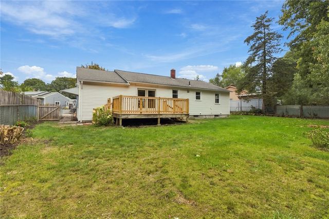 11 Dupont Circle, North Kingstown, RI 02852
