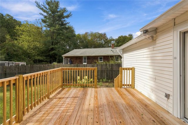 11 Dupont Circle, North Kingstown, RI 02852