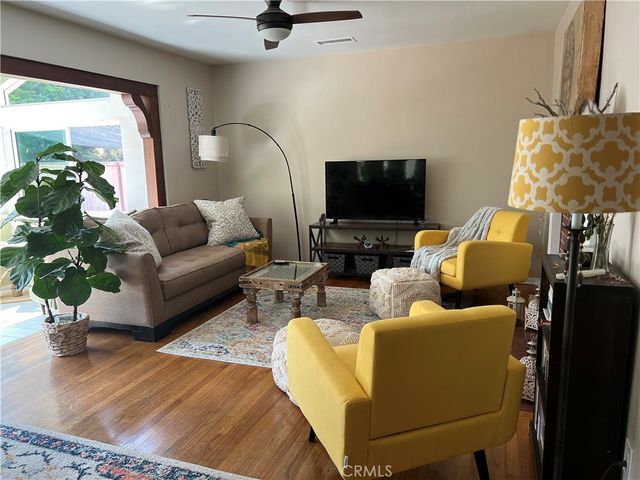 2539 Santiago, Santa Ana, CA 92706