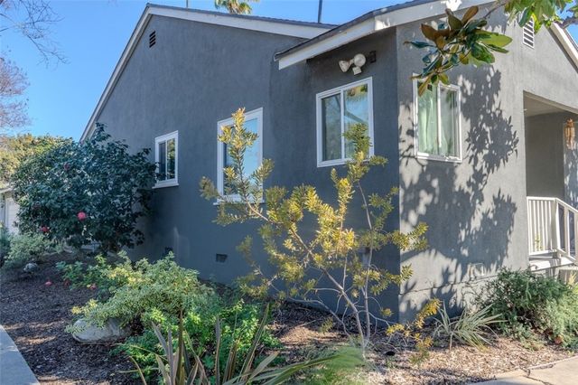 2539 Santiago, Santa Ana, CA 92706