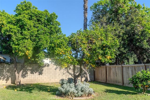 2539 Santiago, Santa Ana, CA 92706