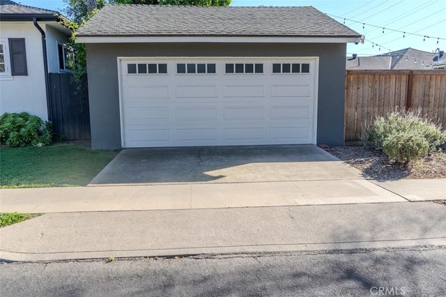 2539 Santiago, Santa Ana, CA 92706