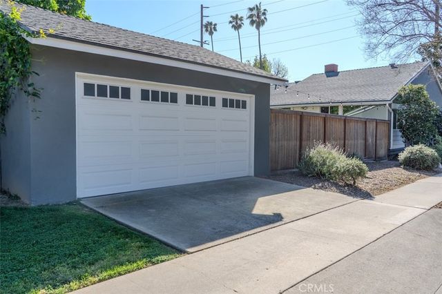 2539 Santiago, Santa Ana, CA 92706