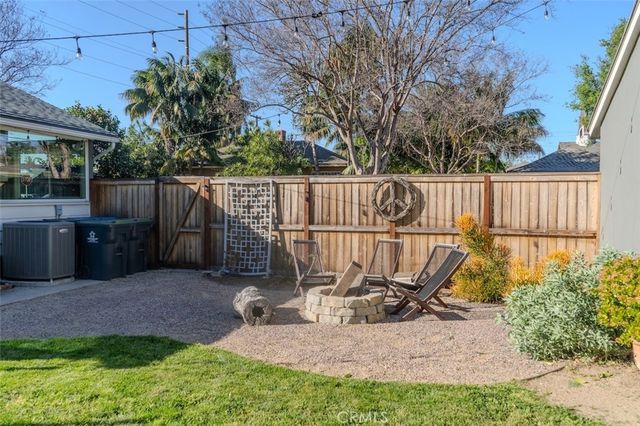 2539 Santiago, Santa Ana, CA 92706