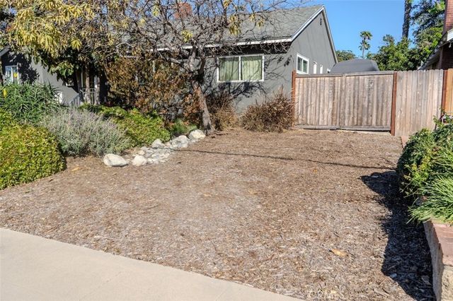 2539 Santiago, Santa Ana, CA 92706