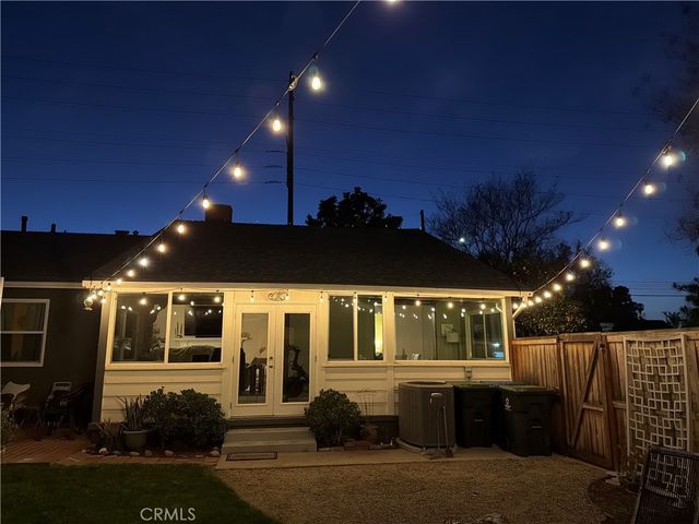2539 Santiago, Santa Ana, CA 92706