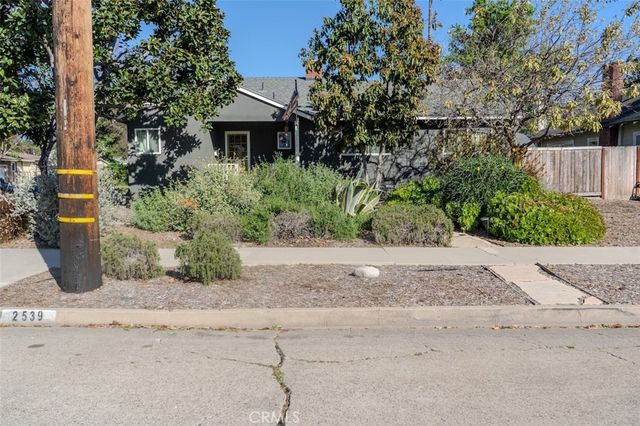 2539 Santiago, Santa Ana, CA 92706