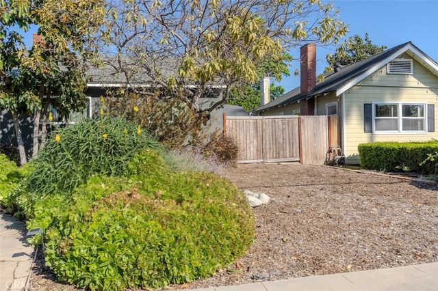 2539 Santiago, Santa Ana, CA 92706