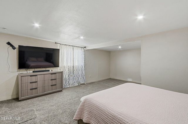 10540 Socorro Road, Socorro, TX 79927