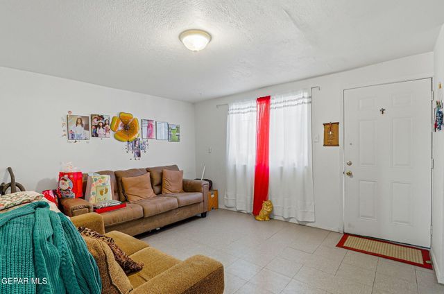 10540 Socorro Road, Socorro, TX 79927