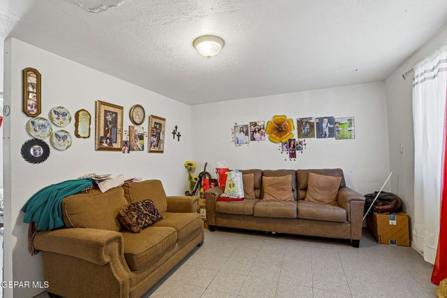 10540 Socorro Road, Socorro, TX 79927