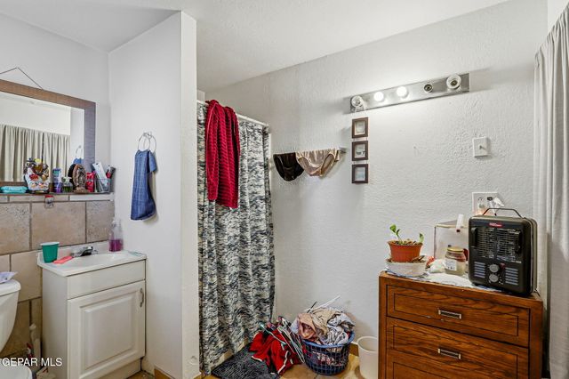 10540 Socorro Road, Socorro, TX 79927