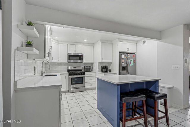 10540 Socorro Road, Socorro, TX 79927