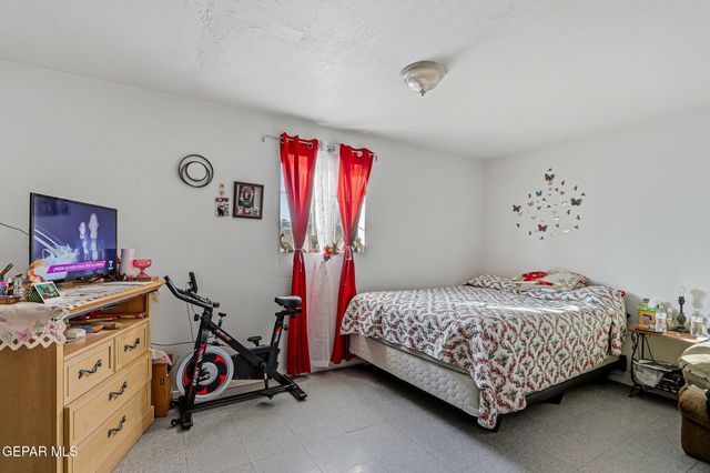 10540 Socorro Road, Socorro, TX 79927