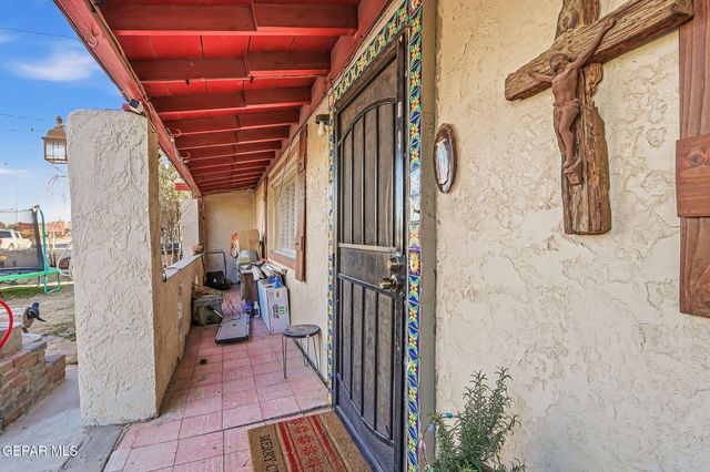 10540 Socorro Road, Socorro, TX 79927