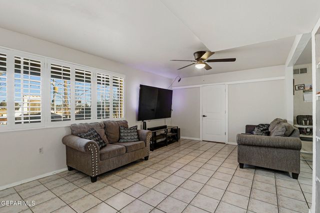 10540 Socorro Road, Socorro, TX 79927