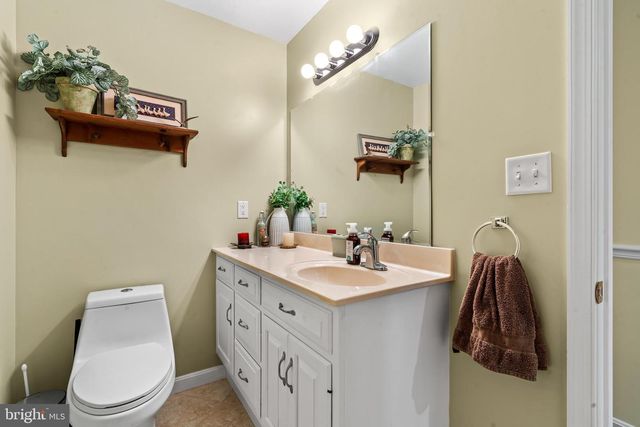 121 CHANTILLY CT, Hagerstown, MD 21740