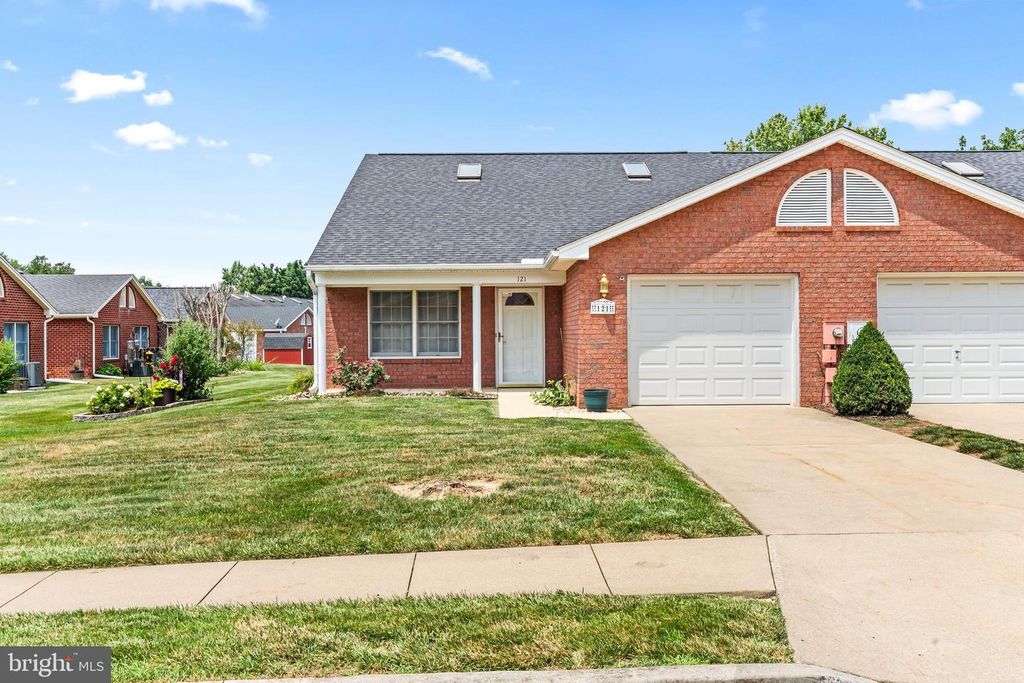 121 CHANTILLY CT, Hagerstown, MD 21740