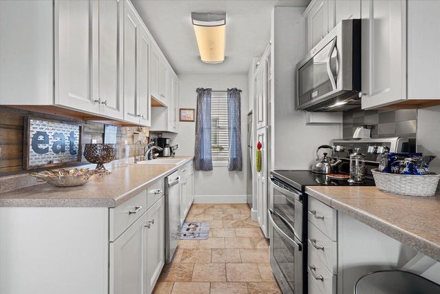 820 N 8th STREET, Manitowoc, WI 54220