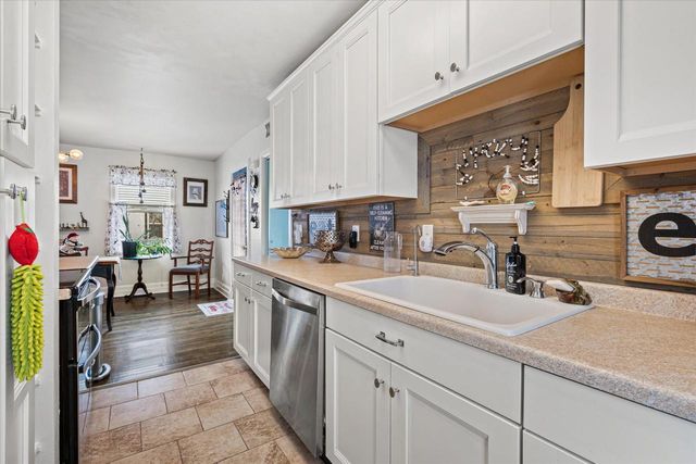 820 N 8th STREET, Manitowoc, WI 54220