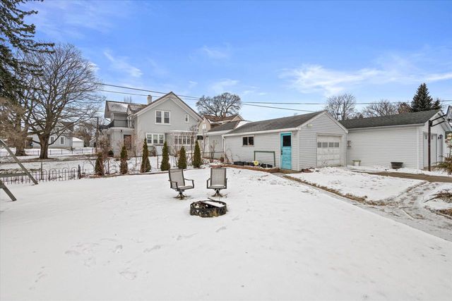 820 N 8th STREET, Manitowoc, WI 54220