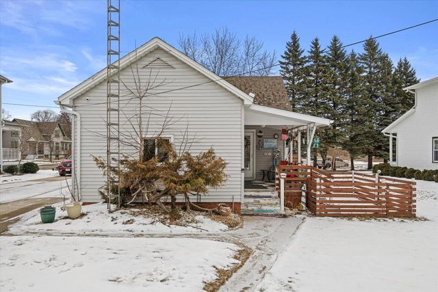 820 N 8th STREET, Manitowoc, WI 54220