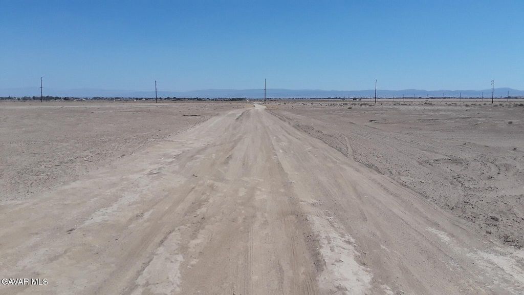 67th St W, Rosamond, CA 93560