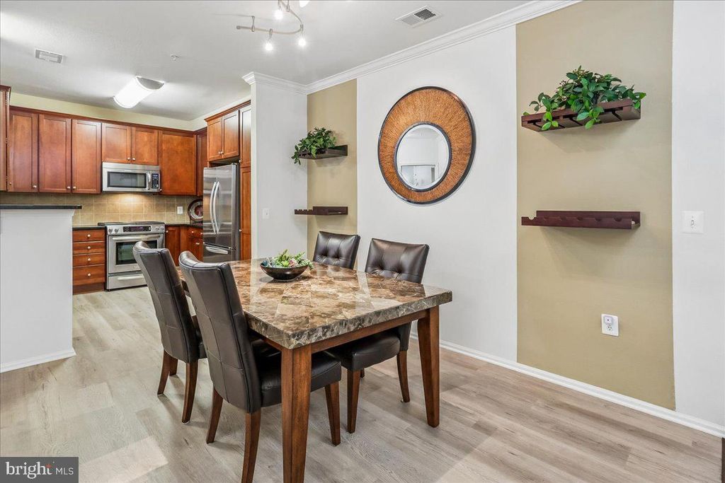 Image 9 of property listing at 11750 OLD GEORGETOWN #2136, North Bethesda, MD 20852