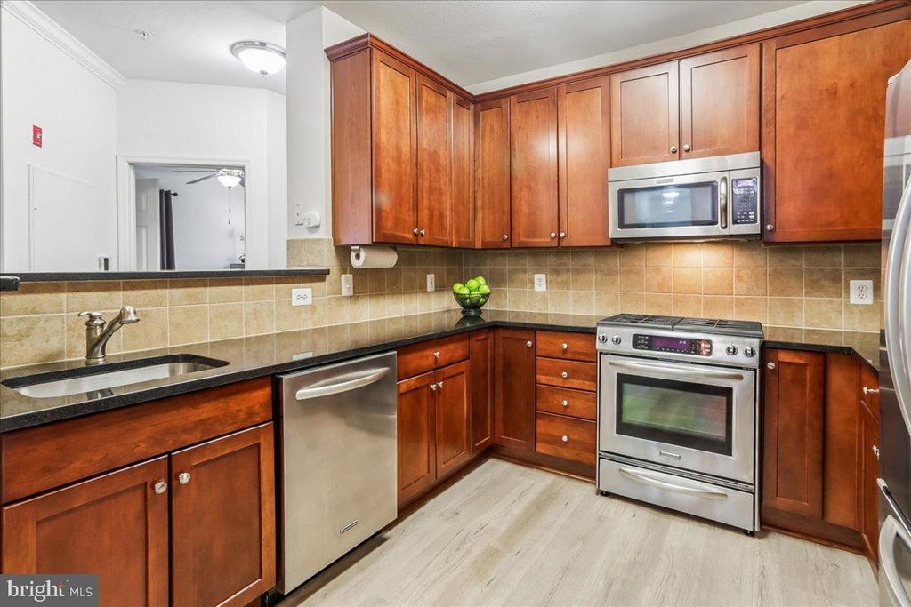 Image 12 of property listing at 11750 OLD GEORGETOWN #2136, North Bethesda, MD 20852