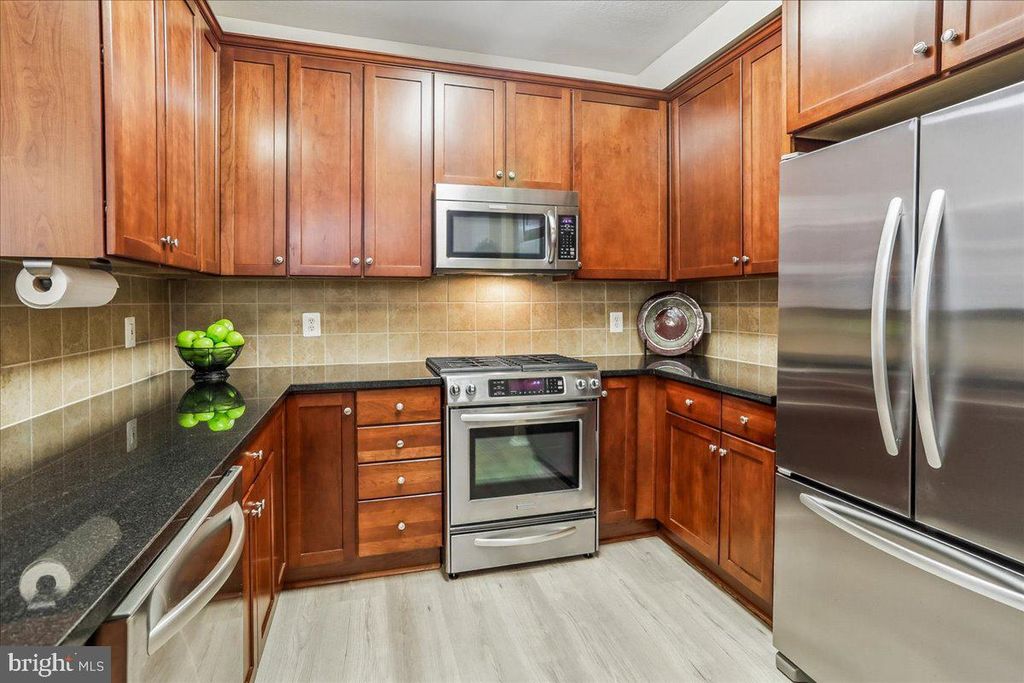 Image 13 of property listing at 11750 OLD GEORGETOWN #2136, North Bethesda, MD 20852