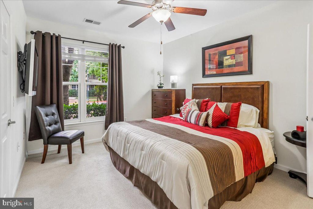 Image 15 of property listing at 11750 OLD GEORGETOWN #2136, North Bethesda, MD 20852
