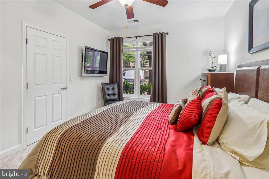 Image 16 of property listing at 11750 OLD GEORGETOWN #2136, North Bethesda, MD 20852