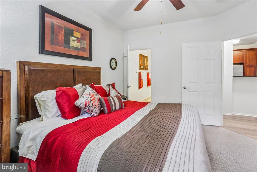 Image 17 of property listing at 11750 OLD GEORGETOWN #2136, North Bethesda, MD 20852