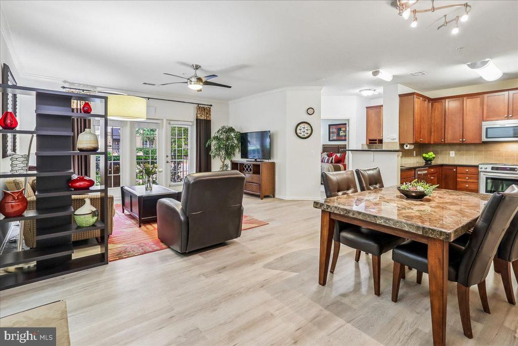 Image 8 of property listing at 11750 OLD GEORGETOWN #2136, North Bethesda, MD 20852