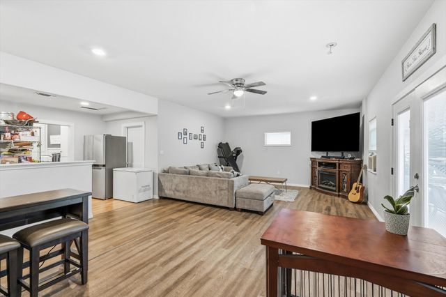 2518 Gladstone Drive, Dallas, TX 75211