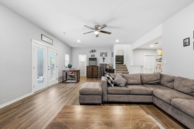 2518 Gladstone Drive, Dallas, TX 75211