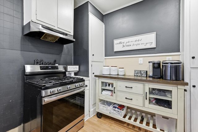 2518 Gladstone Drive, Dallas, TX 75211