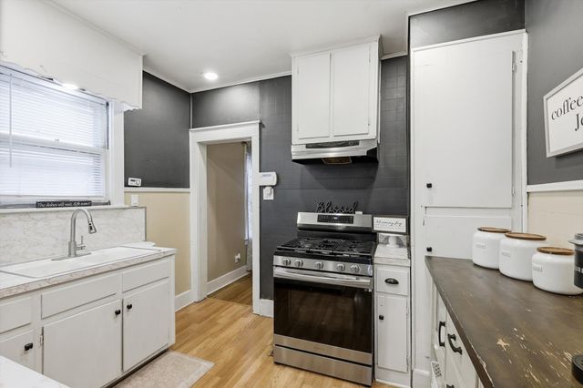 2518 Gladstone Drive, Dallas, TX 75211