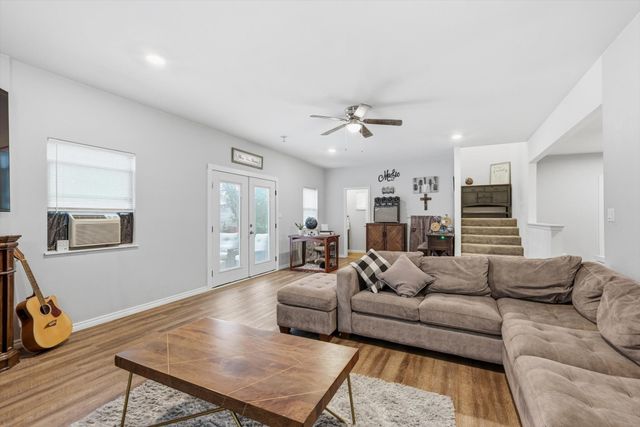2518 Gladstone Drive, Dallas, TX 75211