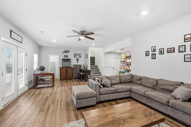 2518 Gladstone Drive, Dallas, TX 75211