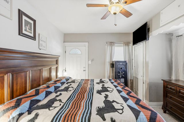 2518 Gladstone Drive, Dallas, TX 75211