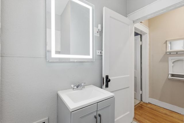 2518 Gladstone Drive, Dallas, TX 75211